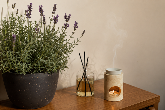 Réchaud artesanal Brisa & Chama com difusor e lavanda em ambiente acolhedor