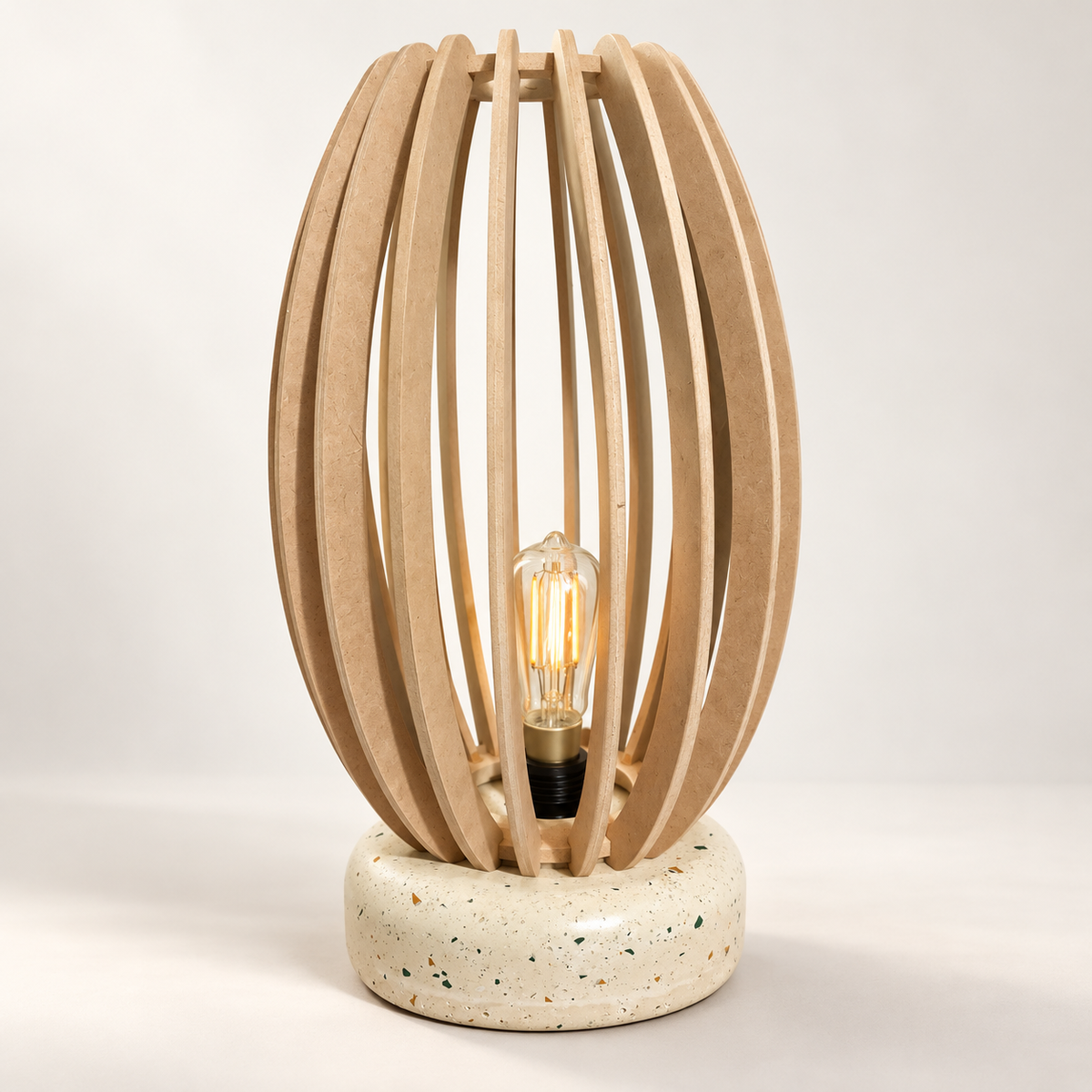 Luminária Garda — Base em concreto e cúpula em Mdf